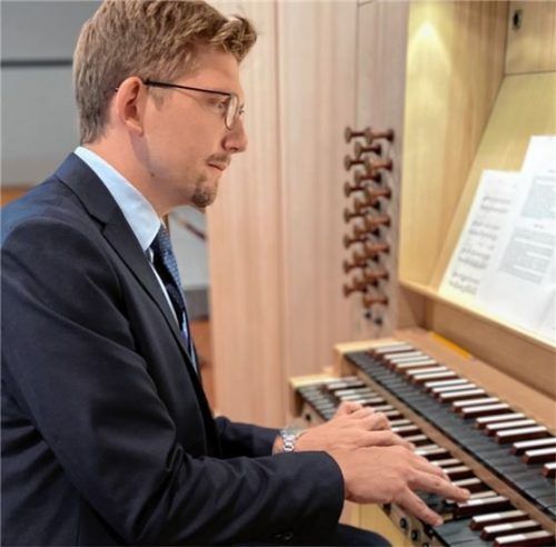 Johannes Eppelein ließ die Orgel tanzen.Foto  Janka