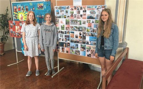 Kreativ in Corona-Zeiten: Magdalena (17) und ihre Schwester Aurelia (16) Franke haben sich die Mini-Challenge mit Freundin Natalie Lauricella (16) ausgedacht. Foto weinzierl