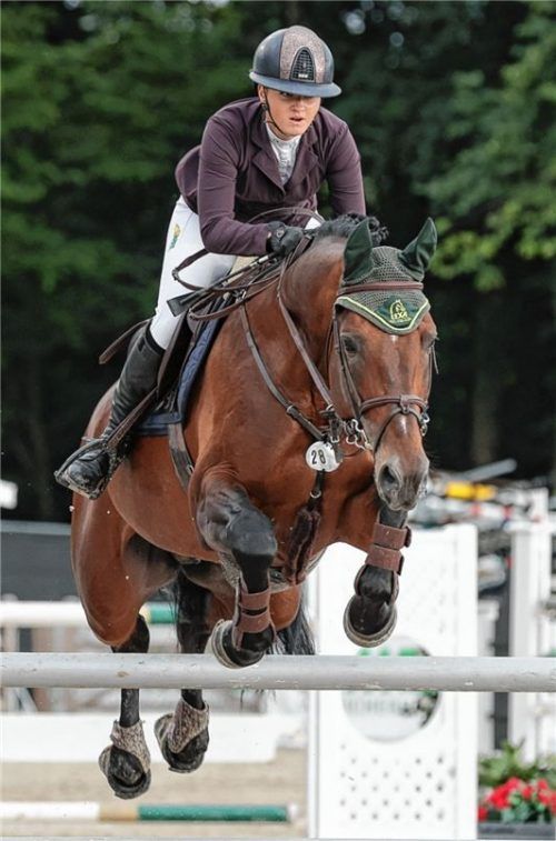 Lea-Sophia Gut, hier mit ihrem Pferd Cekkato, siegte im Stechen des dritten S*-Springens.Foto Weitz