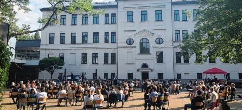 Mit Abstand die Besten: Die Abiturienten des IGG legten einen rekordverdächtigen Schnitt hin.Foto  Segerer/IGG