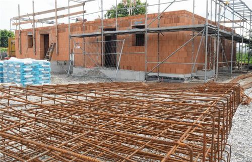 Mit den laufenden Aufträgen ist die Baubranche bisher noch gut ausgelastet, das könnte sich in Zukunft aber durch coronabedingte Einkommens- und Steuereinbußen ändern.Fotos  Bartschies/Einzinger/RE