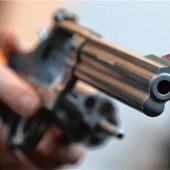 Rentner mit Waffe bedroht