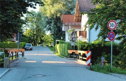 Mit einer Breite von 5,50 Metern bietet die Brücke über den Hammerbach kaum Möglichkeiten, neben einer Fahrbahn für den motorisierten Verkehr auch Platz für Fußgänger und Radfahrer zu schaffen.Foto Steffenhagen
