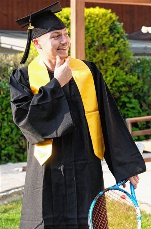 Seinen College-Studien-Abschluss musste Benedikt Völker coronabedingt zu Hause in Neubeuern feiern.