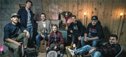 Seit 2018 gibt es die Formation Luegstoa C. Jetzt haben die sieben Burschen aus Oberaudorf und Kiefersfelden die EP „Mio“ im Netz veröffentlicht.Foto re