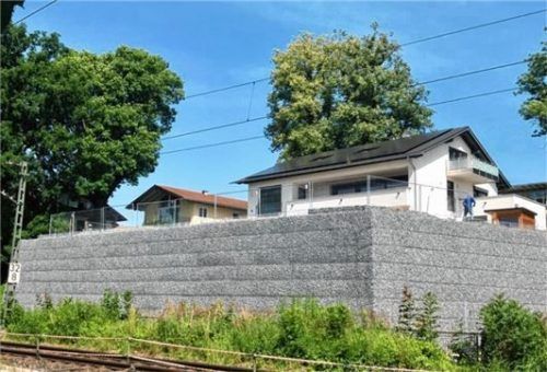 So sieht die Mauer am Glasberg derzeit aus.