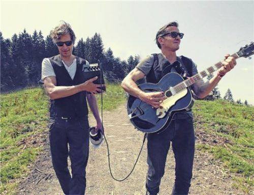 Sorgen für gute Musik: Die „Guten A-Band“ besteht aus den beiden Künstlern Günther Wimmer (links) und Guido Fuchs.Fotos Sinnesbichler, Frey, Mauritius, Guten A-Band