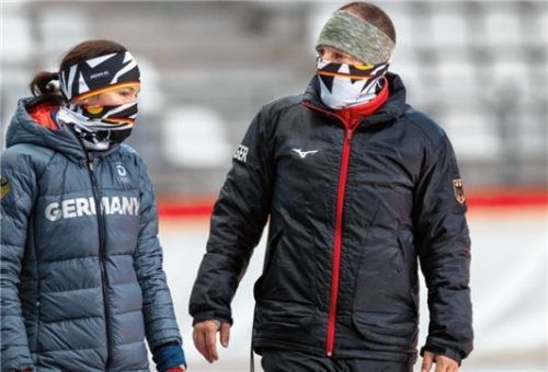 Sprint-Bundestrainer Danny Leger hat Gabi Hirschbichler als Praktikantin an seiner Seite.