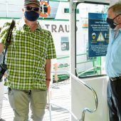 Mit Fliegengitter statt Maske
