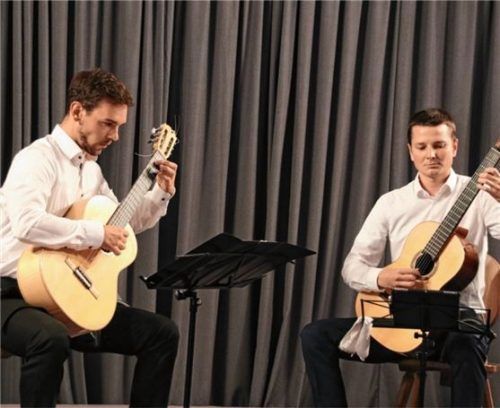 Viel Beifall im Festsaal des Kloster Seeon gab es für Thomas Beer (links) und Markus Lohmeier.Foto Benekam