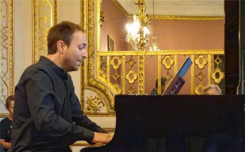 Herbert Schuch bei einem Auftritt am Flügel. Einen Soloauftritt wird es in dieser Spielzeit nicht geben. Foto Füchtner