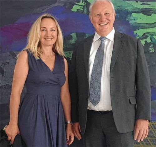 Willkommen und Abschied: Jacqueline Aßbichler ist Nachfolgerin von Dr. Jürgen Zenkel an der Spitze der Sechsten Strafkammer am Landgericht Traunstein. Foto kd