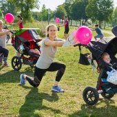 Kniebeuge am Kinderwagen