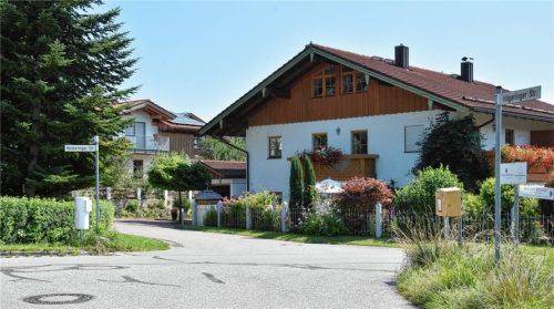 An der Kreuzung Wolkeringer Straße/Högeringer Straße sollte im Pruttinger Ortsteil Wolkering eine Schulbushaltestelle entstehen. Da die Route des Schulbusses verlegt wird, ist das Vorhaben hinfällig. Foto Schlecker