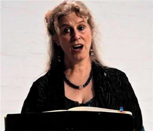 Anja Schwarze-Janka singt das „Ave Maria“ von Franz Schubert. Foto Heil