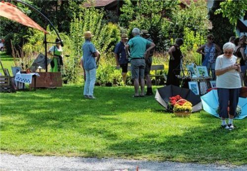 Auf dem Nußdorfer Dorfanger fand zur Freude vieler Gartenfreunde erstmals wieder ein Bazar statt.Foto STeffenhagen