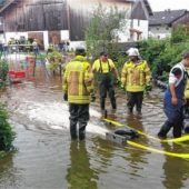 Kleiner Moosbach flutet Adlfurt