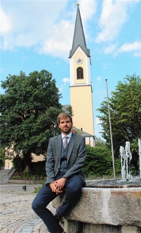 Aus dem Antiquariat ins Rathaus: Simon Hausstetter, seit 100 Tagen Bürgermeister von Rohrdorf.Foto re