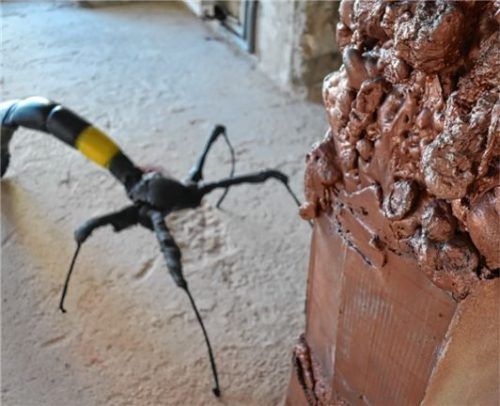 Aus vermeintlichem Abfall wurde Kunst. Die übrig gebliebenen Materialien formte Pohl zu einem Gebilde.