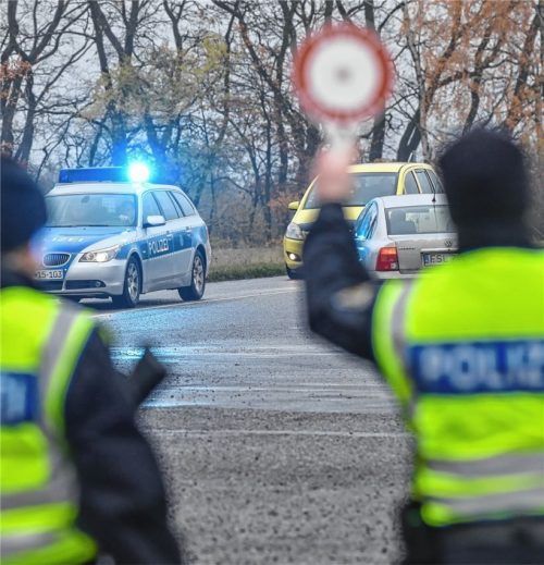 Bei einer Kontrolle durch Schleierfahnder flog ein Drogenkurier auf, der 14 Päckchen Kokain im Auto hatte. Foto dpa