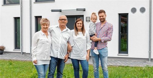Bildunterschrift: Generationenübergreifendes Wohnen liegt heute im Trend. Foto djd/WeberHaus.de