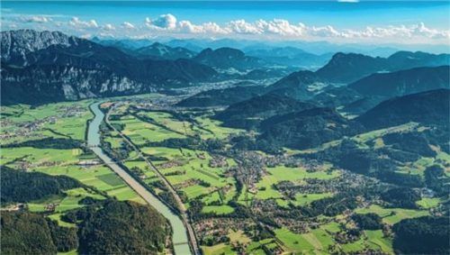 Blick ins Inntal: Über die Folgen des Nordzulaufs haben sich mehrere hundert Oberaudorfer in einer Stellungnahme geäußert, die keinesfalls politisch einzustufen sei, so Bürgermeister Professor Dr. Matthias Bernhardt. Foto Nitzsche