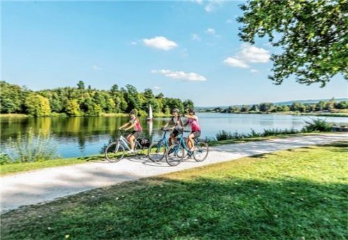 Das Ellwanger Seenland vor den Toren der Stadt bietet verschiedenste Erholungsmöglichkeiten.Foto djd-mk/Stadt Ellwangen