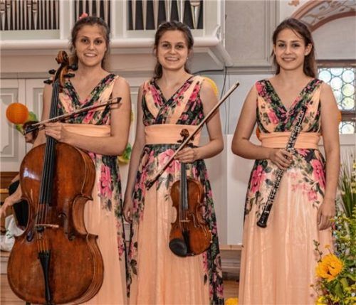 Das erfolgreiche Geschwistertrio (von links) Paula, Anna und Clara Schweinberger. Foto RE