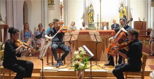 Das Streichquartett mit (von links) Betty Akhigbe, Simon Holst, Jakob Helbich und Konstantin Kneißl bildete am Samstag den Abschluss des Kultursommers. Foto Franke