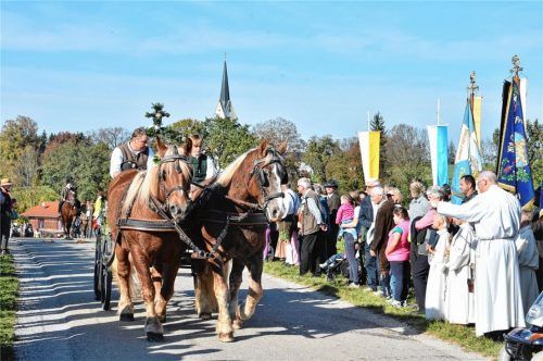 Der Leonhardiritt in Leonhardspfunzen ist eine der größten Brauchtumsveranstaltungen der Region. Foto Schlecker