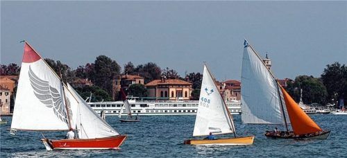 Die Chiemseeplätten bei der Georg-Klampfleuthner-Gedächtnisregatta.