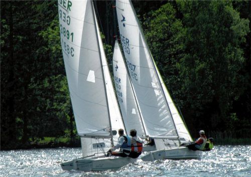 Die Kielzugvogelklasse wird am Waginger See um die deutsche Meisterschaft wetteifern. Foto Niessen