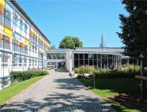 Die staatliche Realschule in Bad Aibling: Die Sanierung soll jetzt noch aufwendiger werden. Foto Riediger