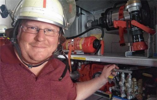 Feuerwehrkommandant und Bürgermeister: Stefan Adam bringt beides unter einen Helm. Foto re
