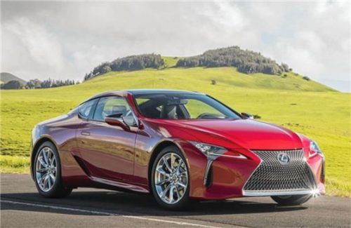 Für eine optimale Verzögerung kommen im Lexus LC Coupé größere Bremsbeläge mit einem höheren Reibungskoeffizienten zum Einsatz. Foto Auto-Medienportal.Net/Lexus