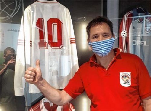 Hans Gehrlein, Präsident des FC-Bayern-Fanclubs „13 Höslwanger“, glaubt an einen Sieg seiner Mannschaft. Foto RE