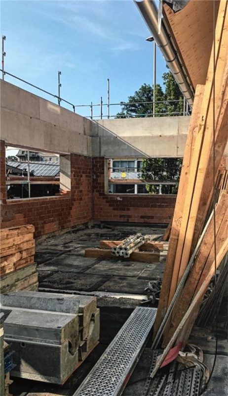 Hier war einst die Dachterrasse mit Blick auf den Kreisel Brücken-/Haßlerstraße. Hier soll der Jugendraum entstehen. Fotos weinzierl