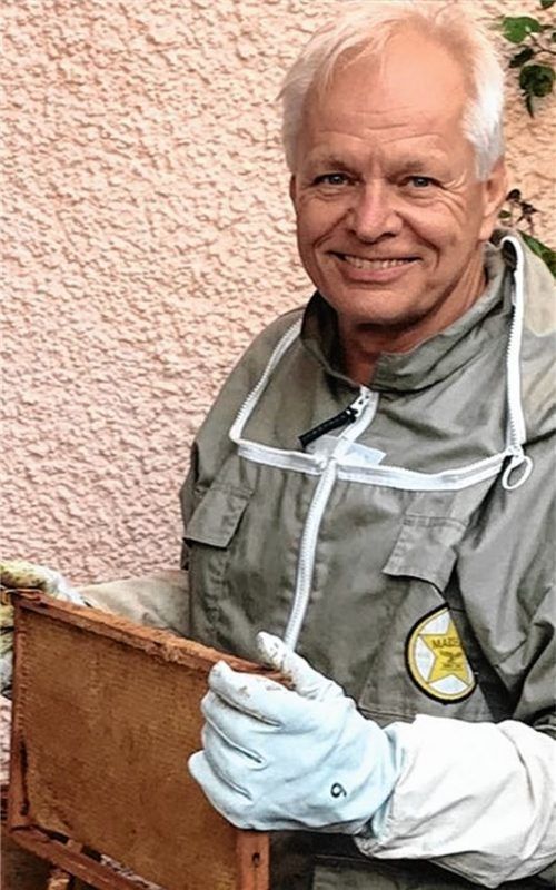 Hobby-Imker Burkhard Mann ist voll des Lobes: „Durch seine Vielfalt ist er prädestiniert für die Bienenhaltung.“