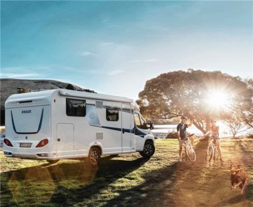 Im Reisemobil erleichtern nützliche Extras die Mitnahme von Hunden. Foto Knaus Tabbert/mid/ak