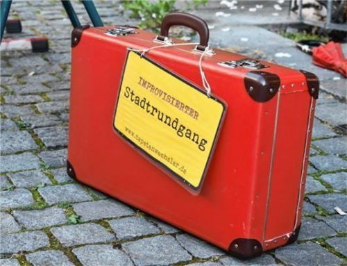 Immer mit dabei: der rote Koffer.Foto . Hausmann