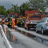 Wassermassen bringen Verkehr zum Erliegen