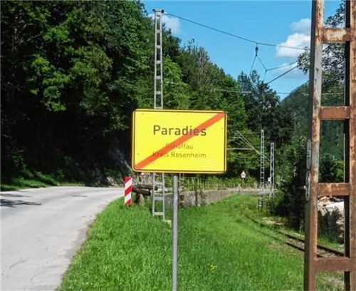 Keine Vertreibung aus dem Paradies, sondern die Ausfahrt aus Schöffau in Richtung Kiefersfelden. Foto Höfer