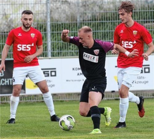 Mann des Abends war Thomas Winklbauer, der einen Sixpack für Buchbach schnürte.Foto Buchholz