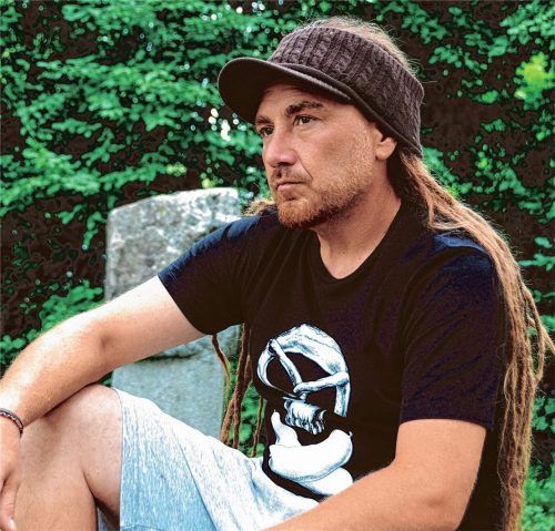 Markus Poll, alias „Mista Wicked“, mixt Reggae-Beats mit bayerischer Mundart. Foto Reischl-Zehentbauer