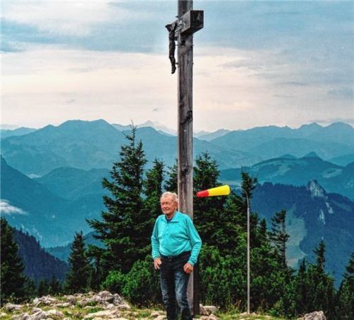 Mit 85 Jahren noch jeden Sonntag auf die Hochries: Josef Daxlberger.Foto niessen