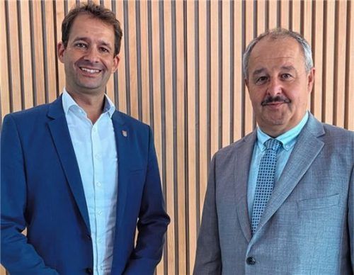 Neuer Vorsitzender der SUR Oberbürgermeister Andreas März (links) und als sein Stellvertreter und Kolbermoors Bürgermeister Peter Kloo wollen die Mitgliedskommunen weiter voranbringen.Foto re