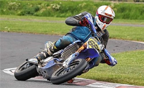 Peter Mayerbüchler verpasste das Stockerl knapp.Foto Supermoto Hobbyfotografie