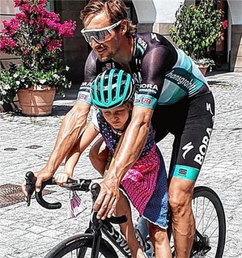 Radfahren und mit den Kindern etwas unternehmen: zwei der Hauptaufgaben von Marcus Burghardt während der Corona-Pause.Foto privat