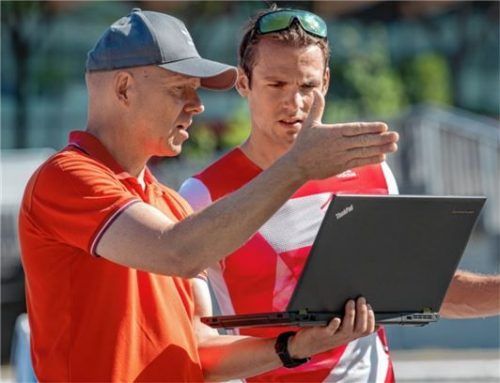 Schießtrainer Engelbert Sklorz hier bei der Datenauswertung mit Simon Schempp.Fotos Wukits