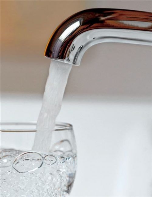 Wasser aus dem Hahn: In Vogtareuth ist erst einmal Abkochen angesagt. Foto dpa